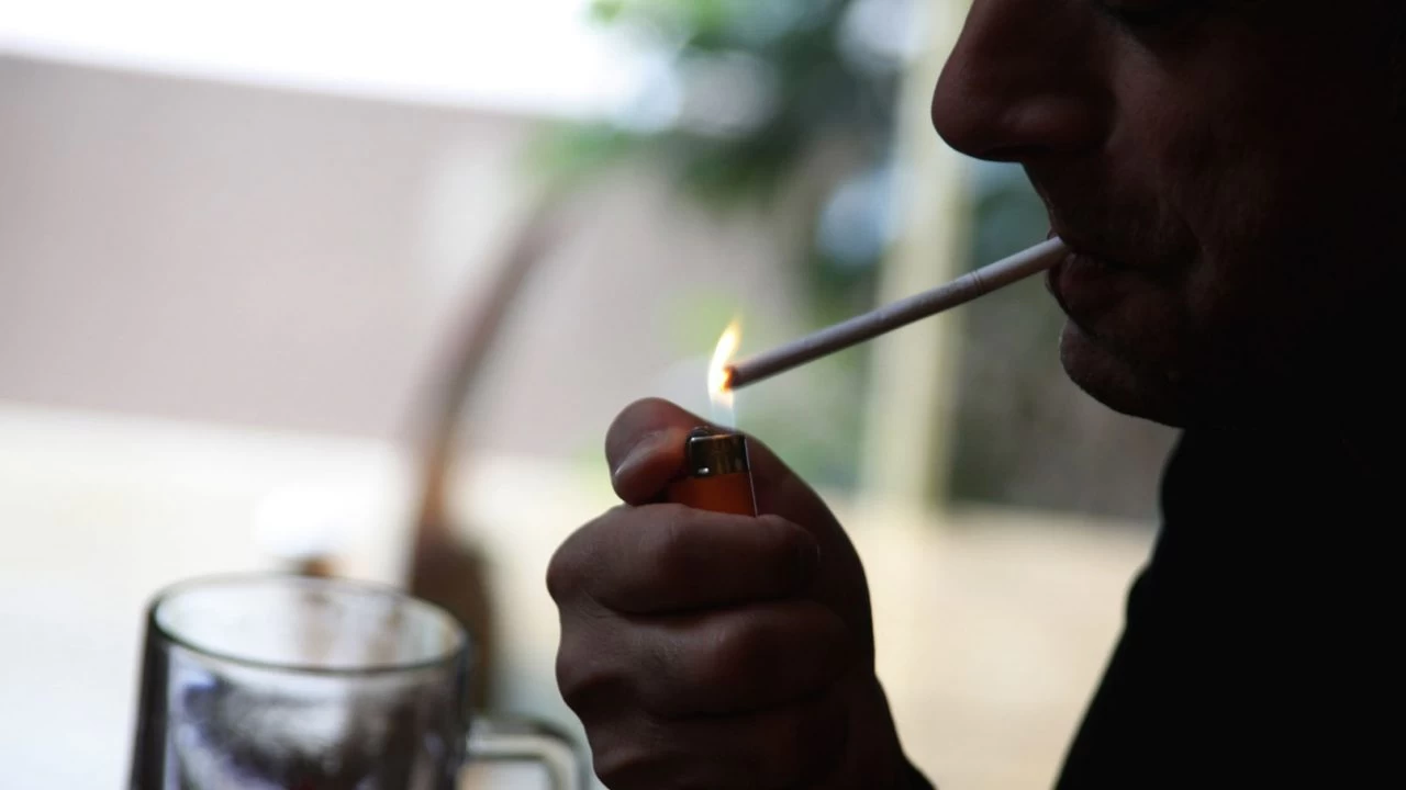Το επικίνδυνο βακτήριο που γίνεται πιο απειλητικό αν καπνίζετε (βίντεο)
